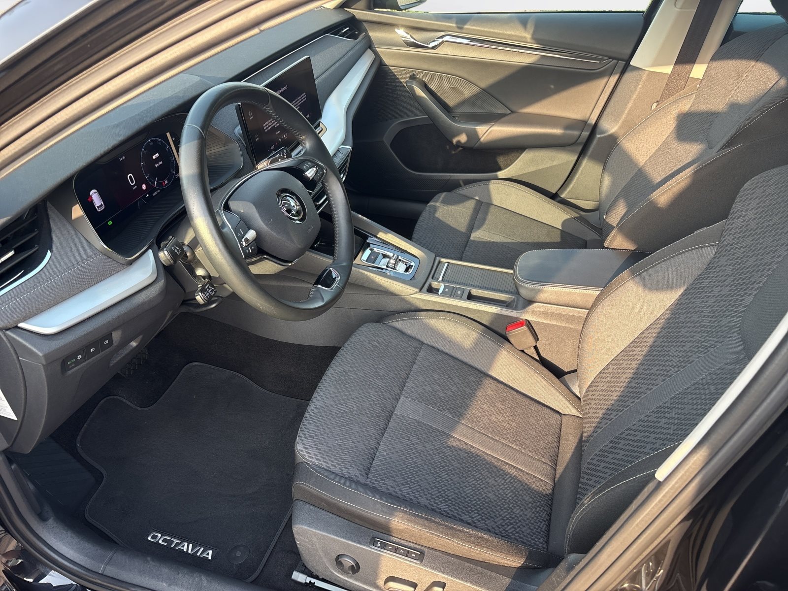 Skoda - Octavia Combi 2.0 TDI Style DSG AHK LED ACC_12