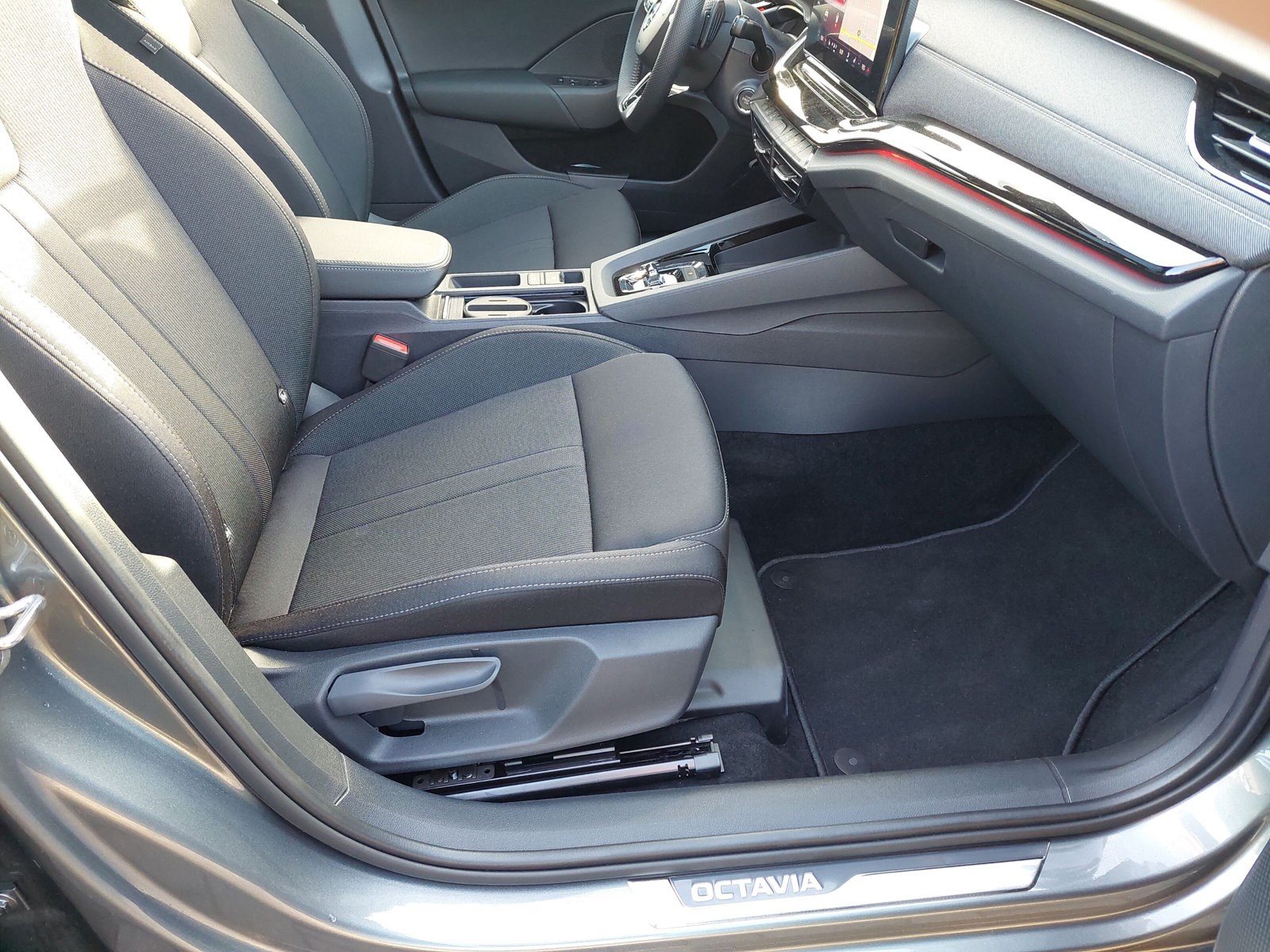 Skoda - Octavia Combi 1.5 TSI e-TEC Sportline DSG, 18 Alu, LED, Navi, Kamera, PSD, PLA, MFL,_3