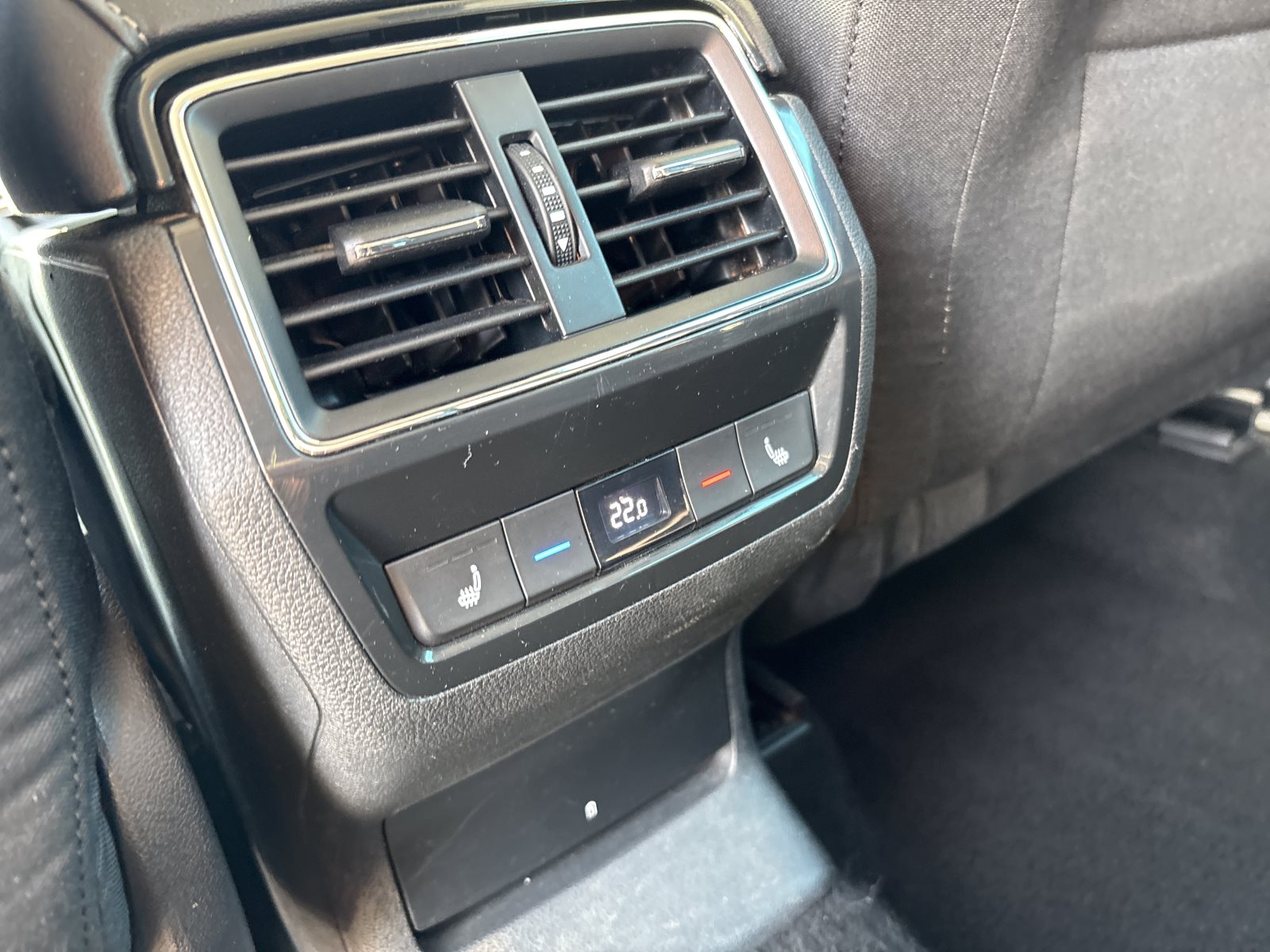Skoda - Karoq 2.0 TDI Style, LED Navi Smartlink_5