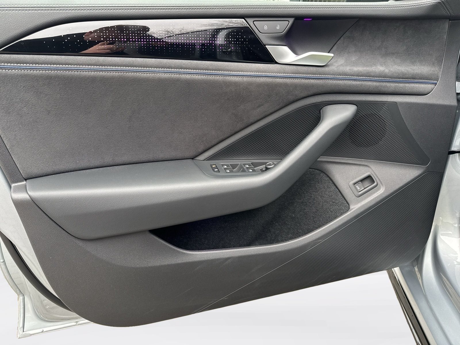 VW - Passat 2.0 TDI R-Line DSG, LED AHK Navi App-Connect_15