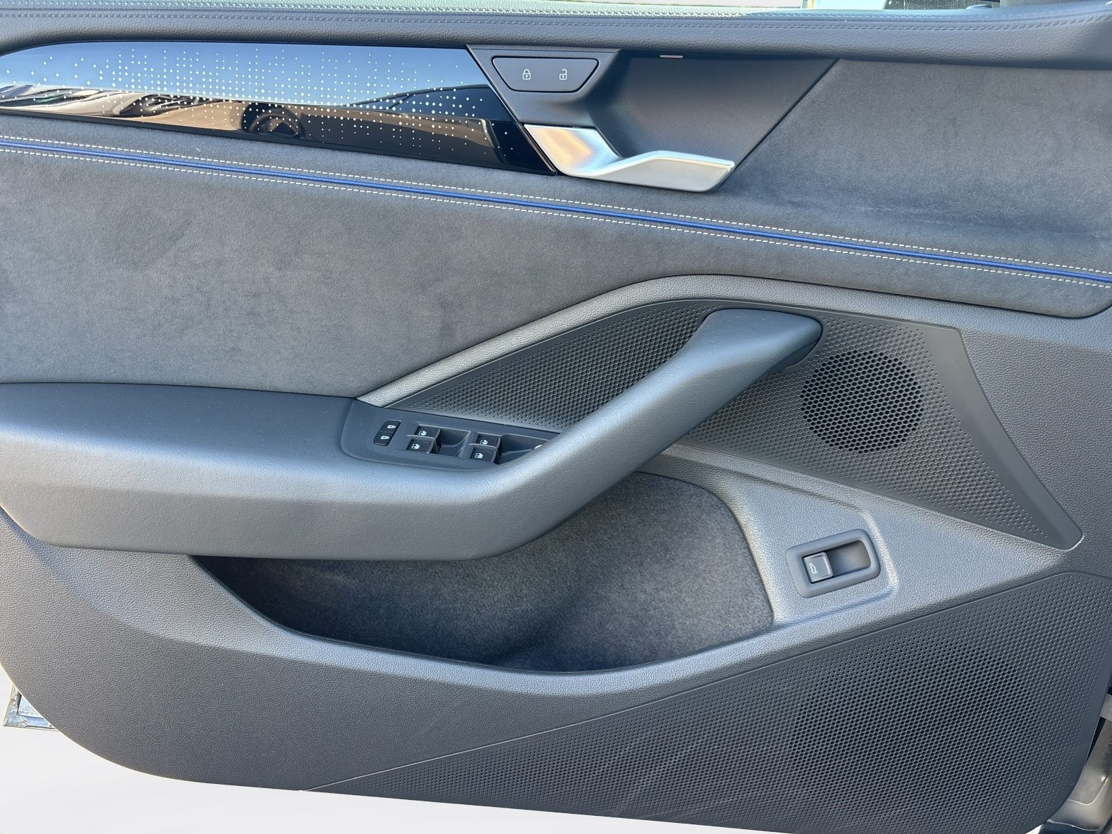 VW - Passat Variant 2.0 TDI R-Line DSG AHK LED ACC_20